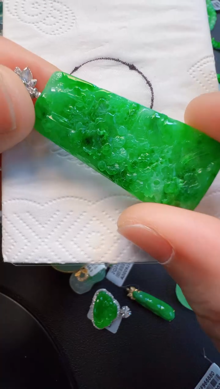 【闪购商品】翡翠吊坠(不含链)18K金镶嵌3980