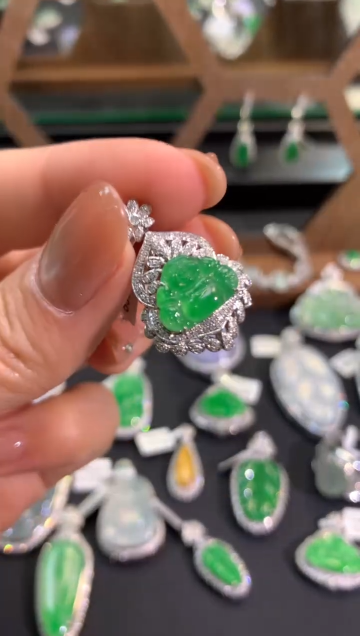 【闪购商品】翡翠吊坠(不含链)18K金镶嵌吊坠