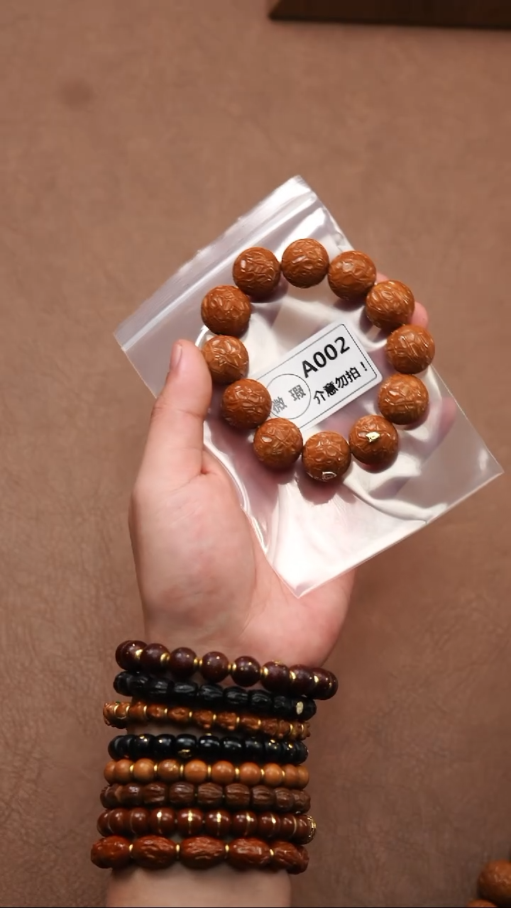 橄榄核雕刻闪灵手串