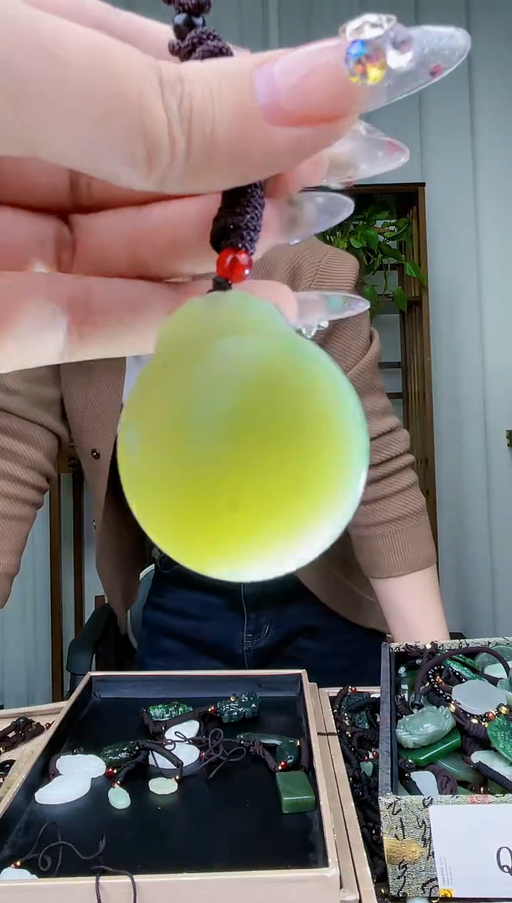 【闪购商品】和田玉挂件未镶嵌拍一发一，多样性发货！