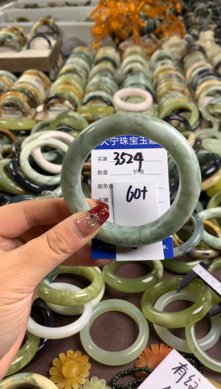 【闪购商品】蛇纹石玉手镯未镶嵌3524