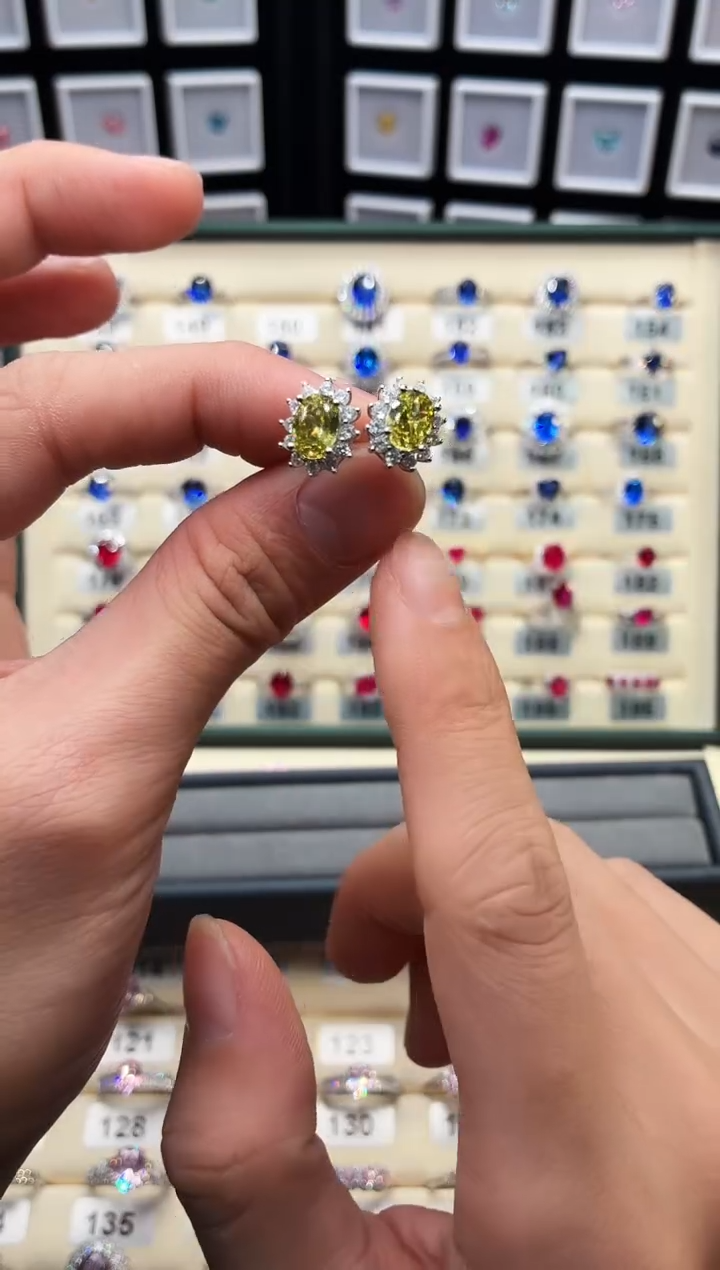 银S925镶嵌金绿宝石耳钉111