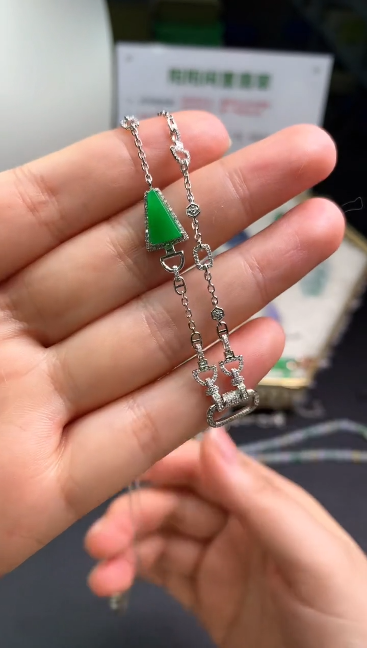【闪购商品】翡翠吊坠(不含链)18K金镶嵌翡翠项链|不退不换