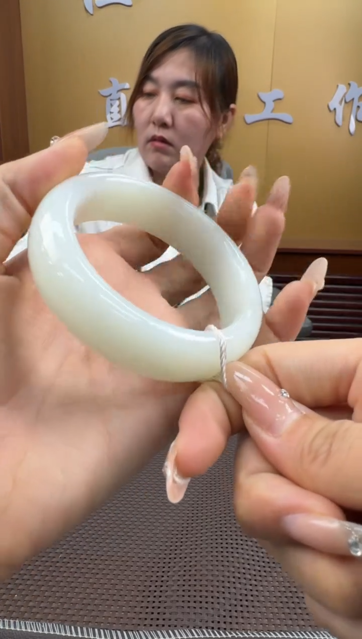 【闪购商品】和田玉手镯未镶嵌57