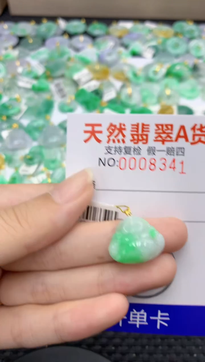翡翠18K金镶嵌颈饰天然缅甸翡翠A货