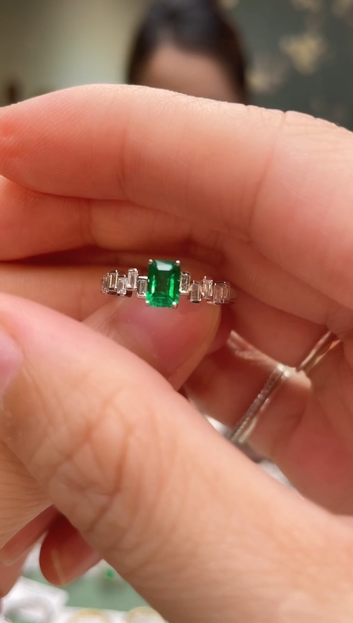 祖母绿戒指18K金镶嵌阿富汗沃顿主石：0.52ct