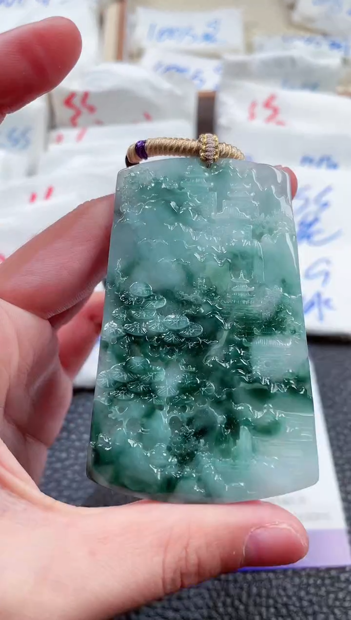 【闪购商品】翡翠颈饰未镶嵌00009338