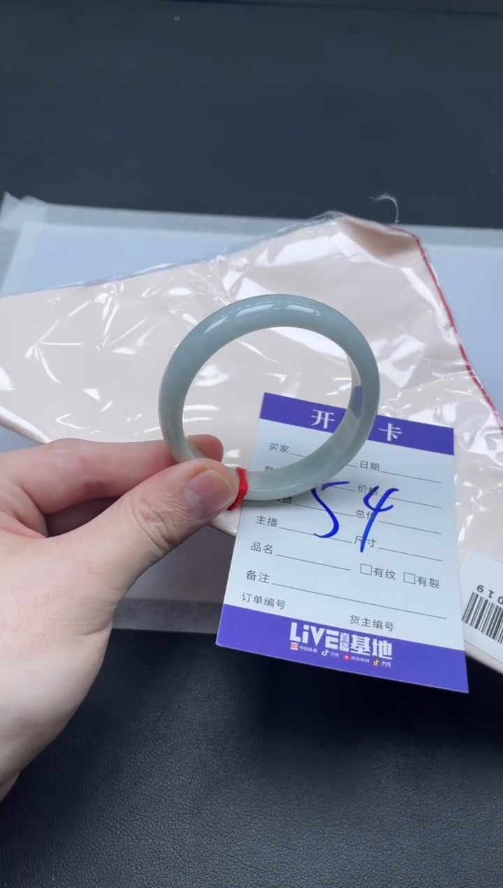 未镶嵌手镯翡翠m****?翡翠手镯