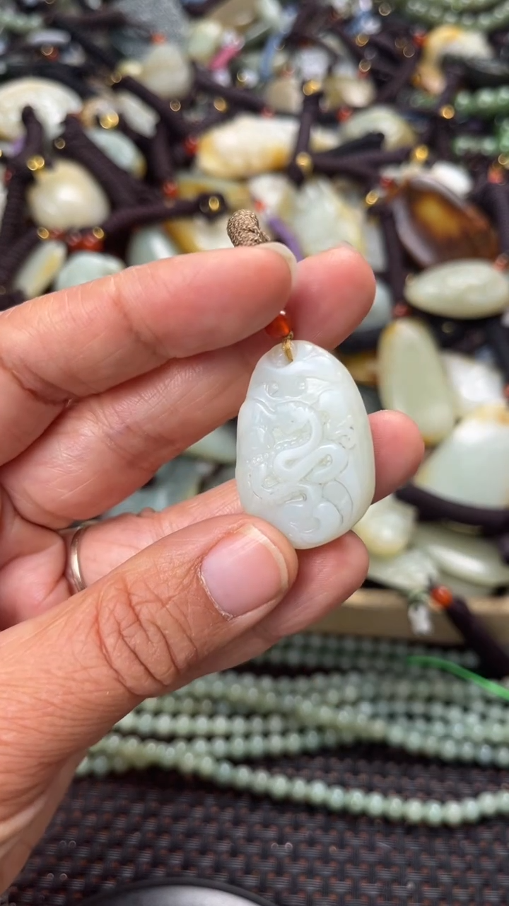 【闪购商品】和田玉颈饰未镶嵌多样性发货没有证书拍一发一有瑕