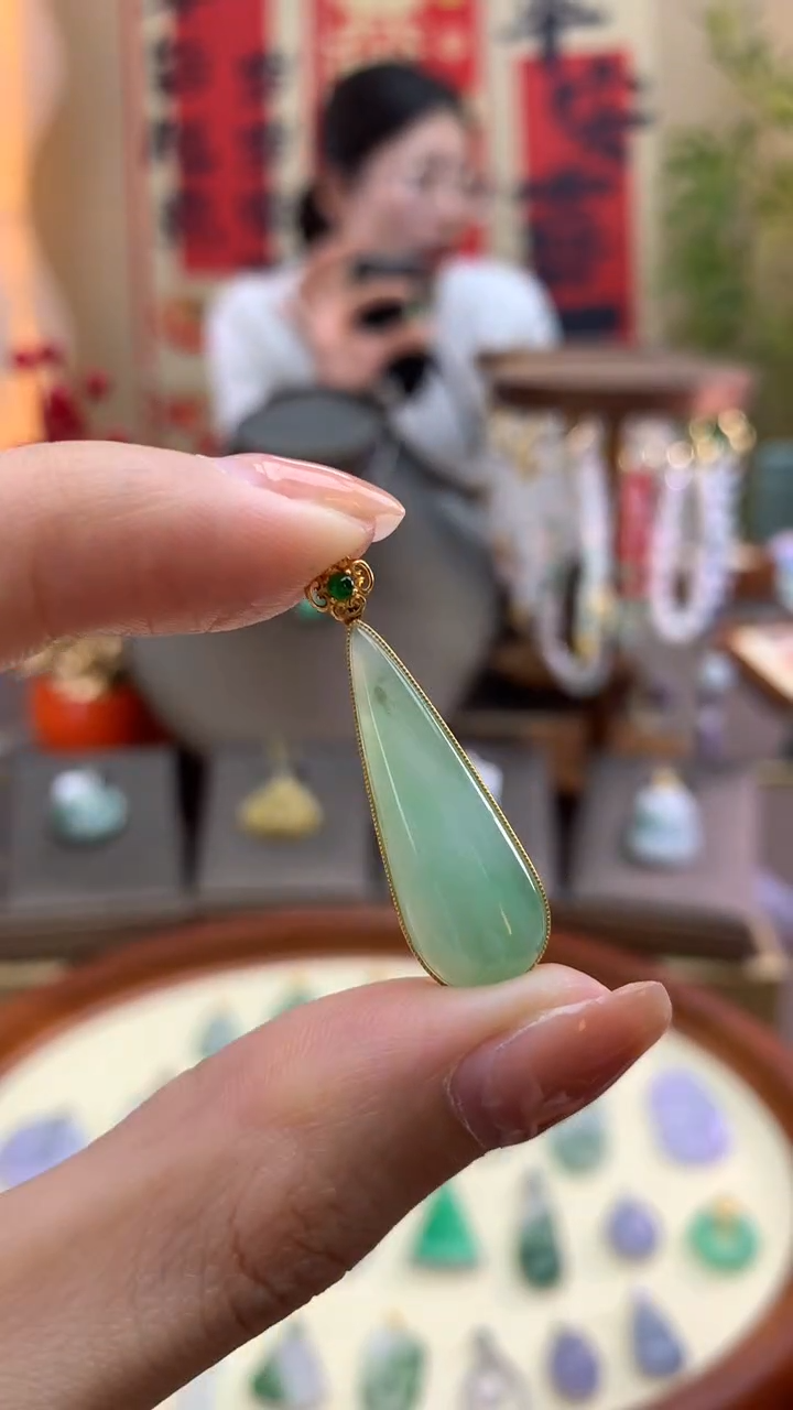 【闪购商品】翡翠颈饰18K金镶嵌水滴