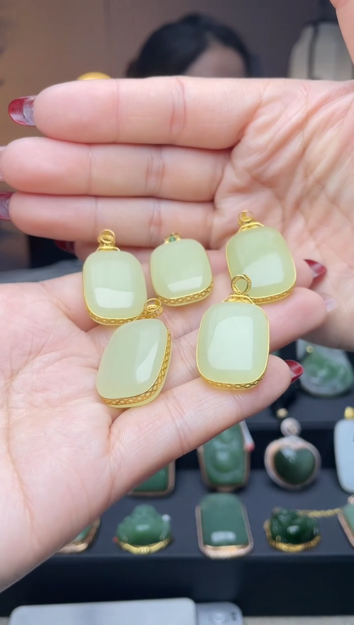 【闪购商品】和田玉颈饰18K金镶嵌吊坠多样性发其一ge87