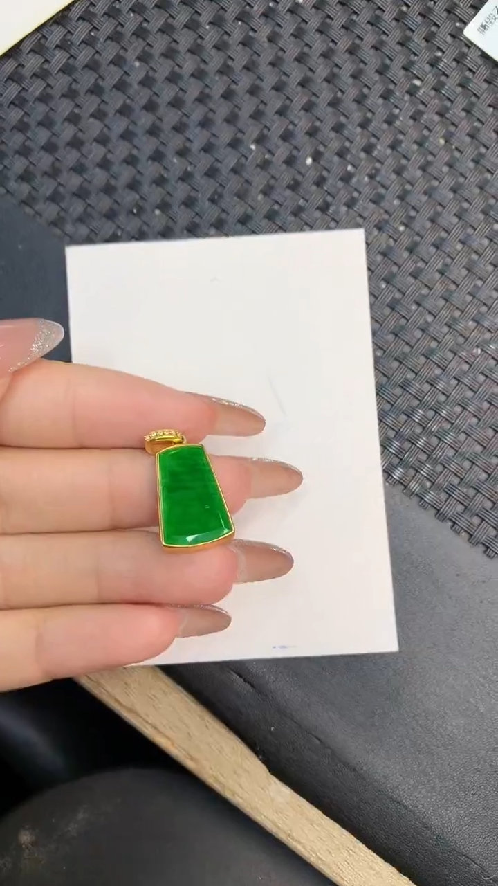 颈饰未镶嵌翡翠1