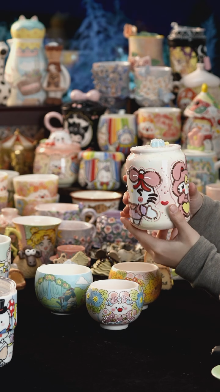 摆件陶景德镇釉下彩手绘设计师款陶瓷