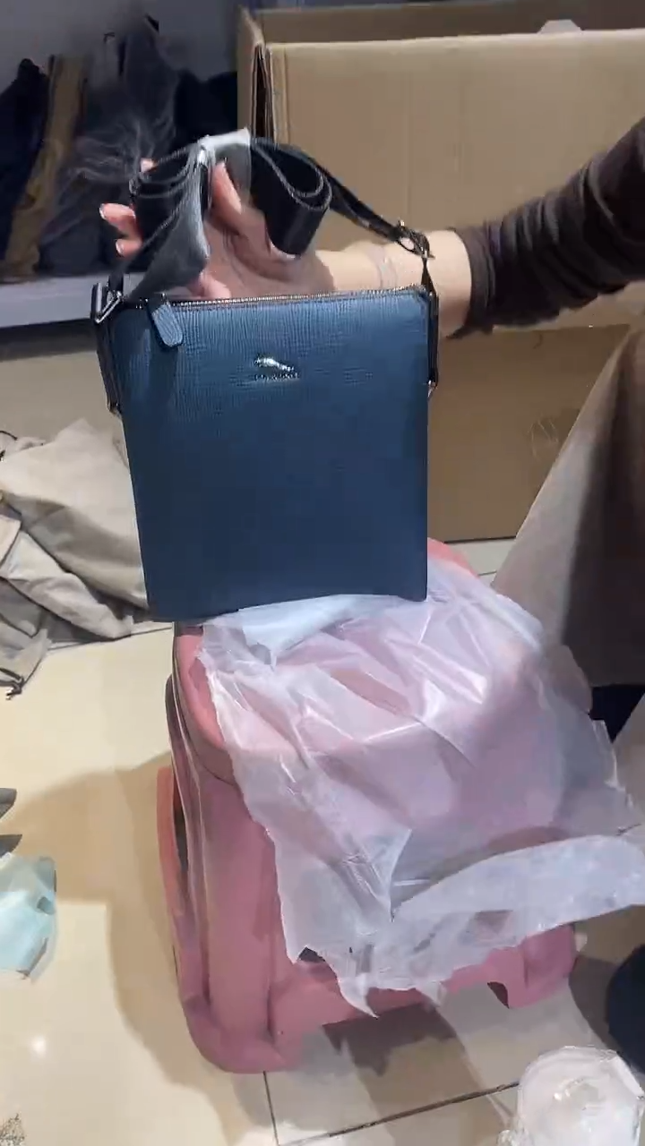 头层牛皮876品牌男包清货中（不要卡单，理性消费)