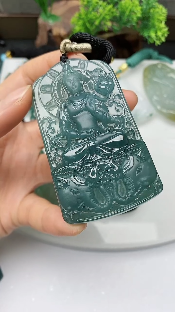 【闪购商品】翡翠颈饰未镶嵌          