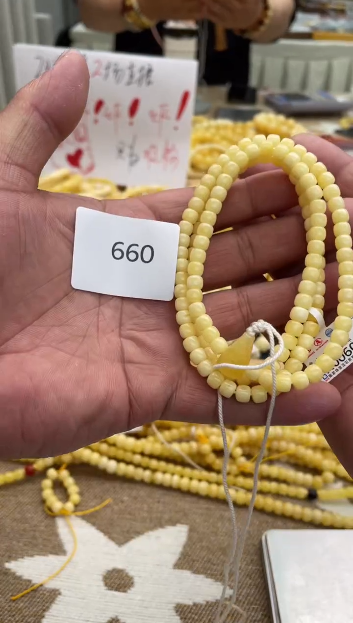 【闪购商品】琥珀裸石未镶嵌660多样性发其中一件