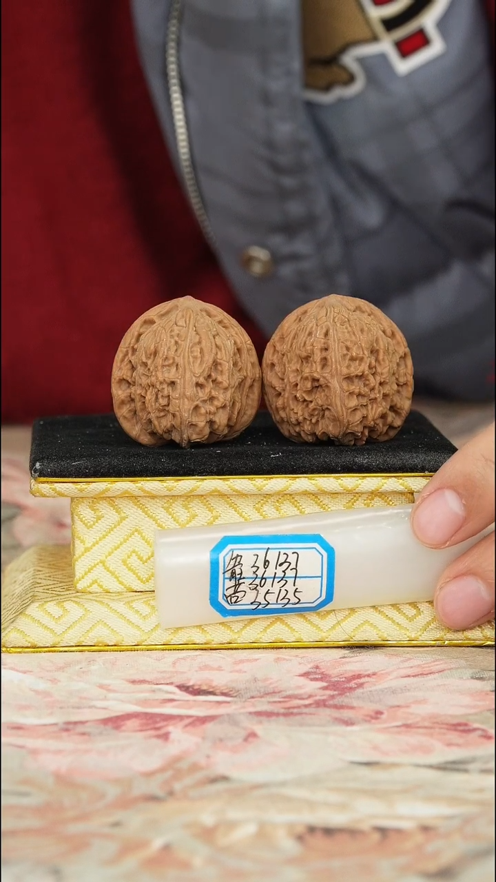 【闪购商品】文玩核桃把件密纹狮子头