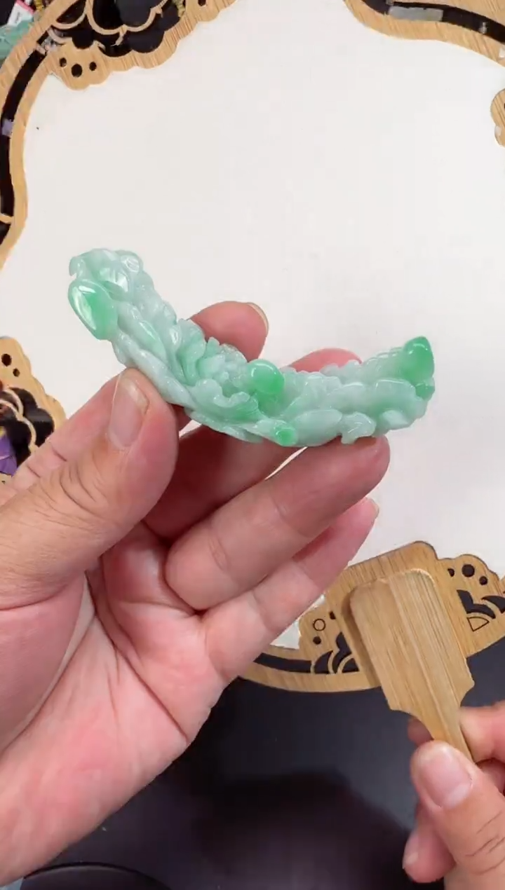 【闪购商品】翡翠颈饰未镶嵌牌子