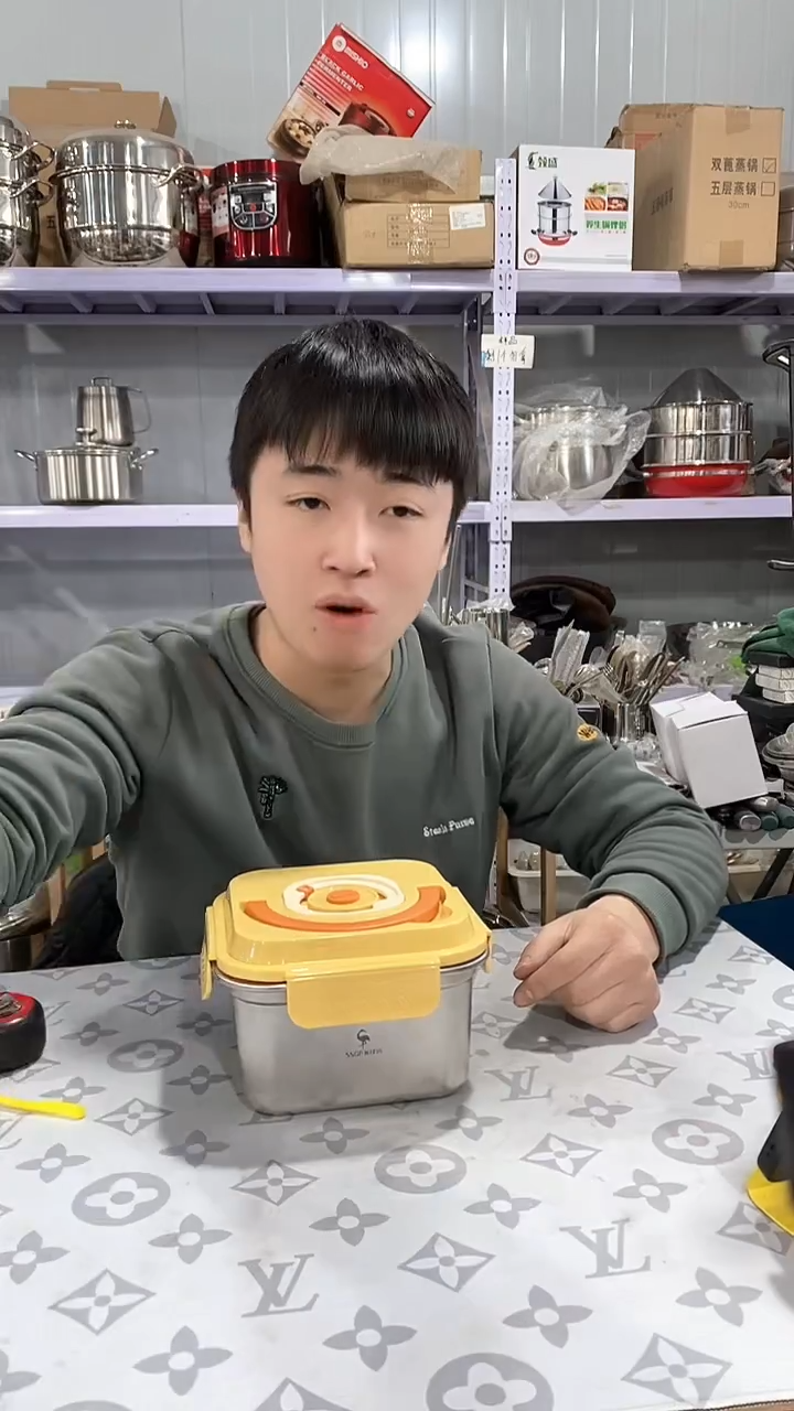 16.5/9三钢方保鲜盒瑕疵