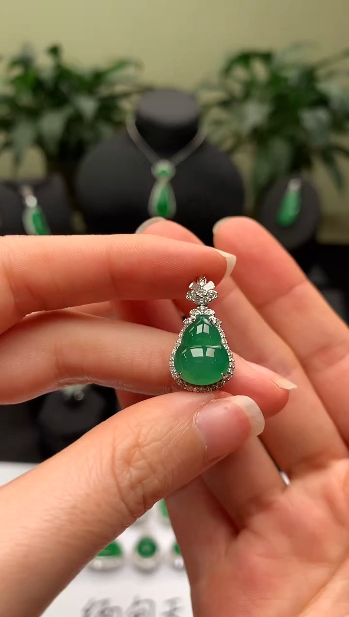 【闪购商品】翡翠颈饰18K金镶嵌葫芦