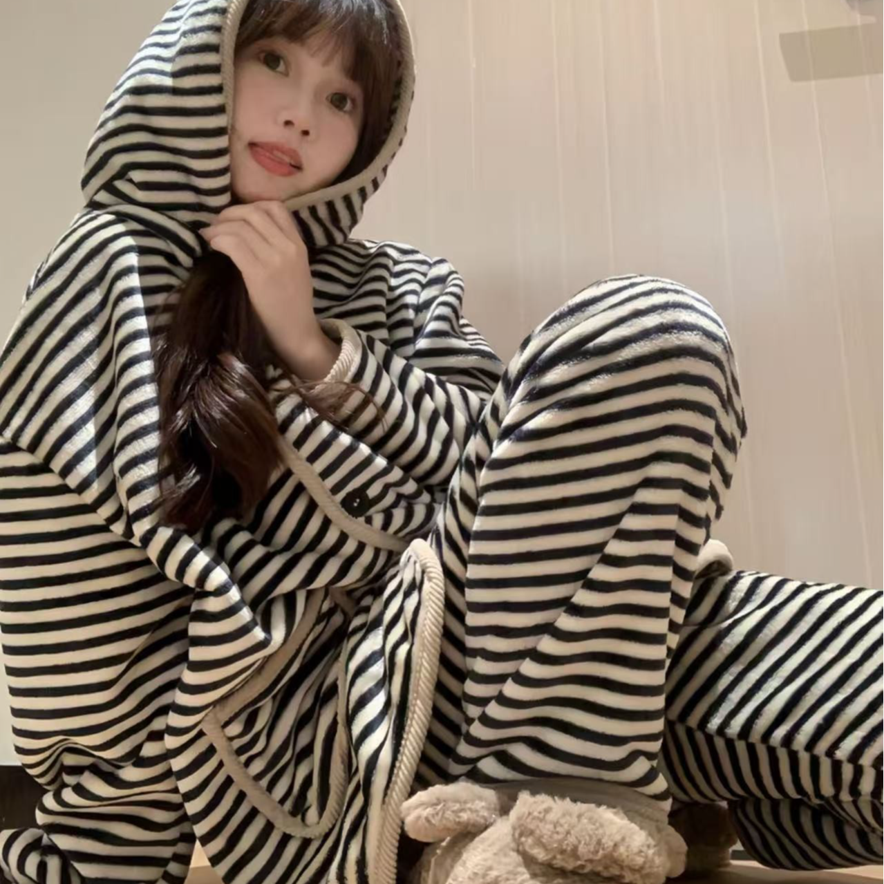 运补5-8【现货现发】珊瑚绒睡衣女冬季简约条纹甜美连帽少女家居服