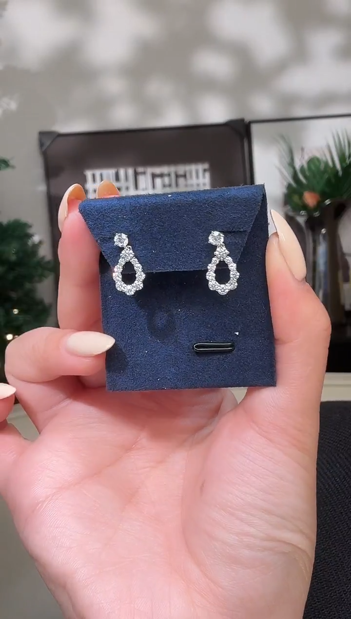 18K金镶嵌实验室培育钻石耳饰@@耳钉白圆形镂空水滴+