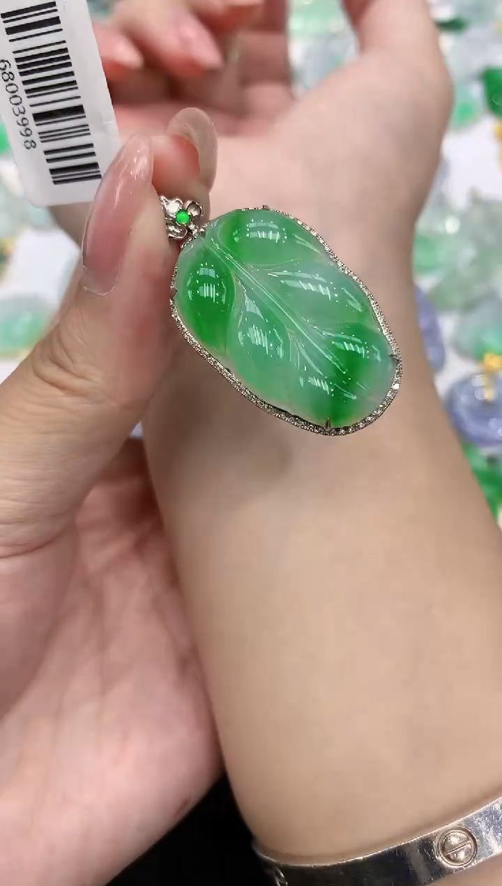 翡翠18K金镶嵌颈饰111111111111