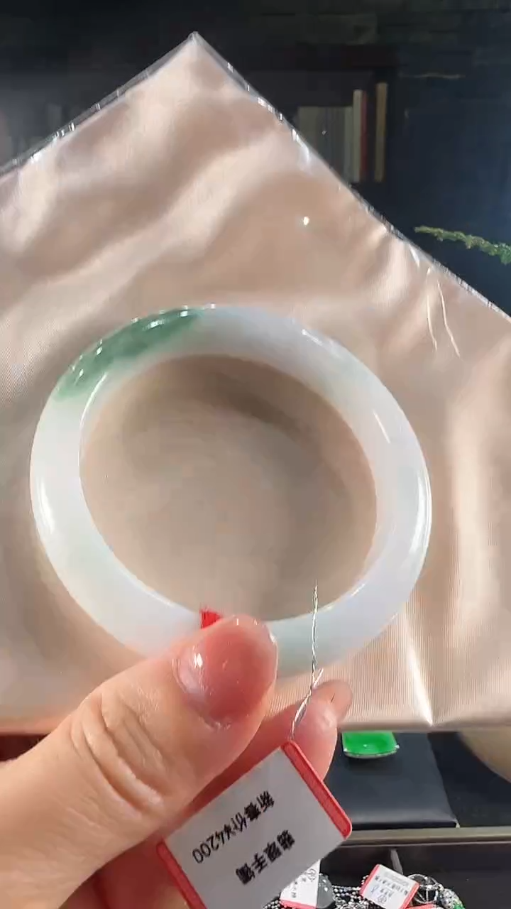 【闪购商品】翡翠手镯未镶嵌天然缅甸翡翠飘绿花手镯