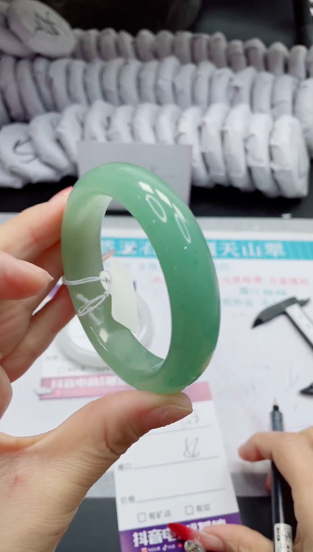 【闪购商品】石英质玉手镯未镶嵌108