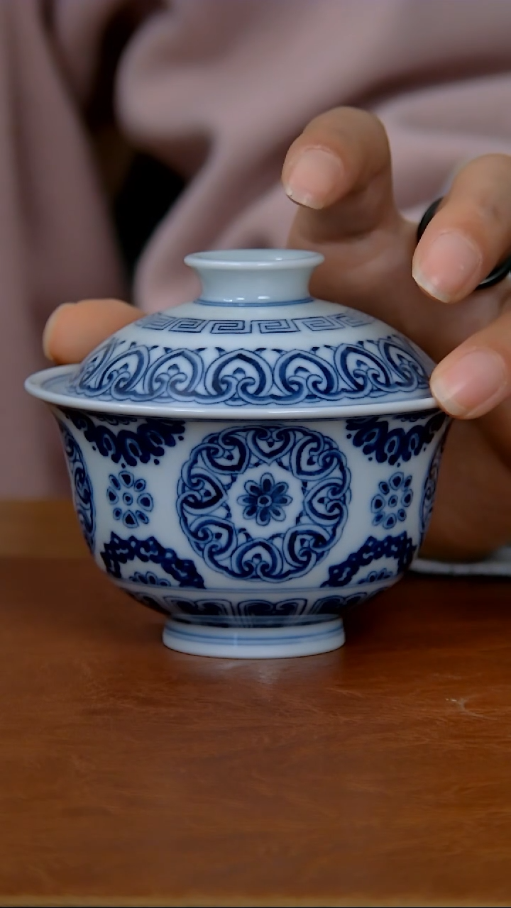 【闪购商品】陶瓷团纹宝相纹两才盖碗（仿明） 690