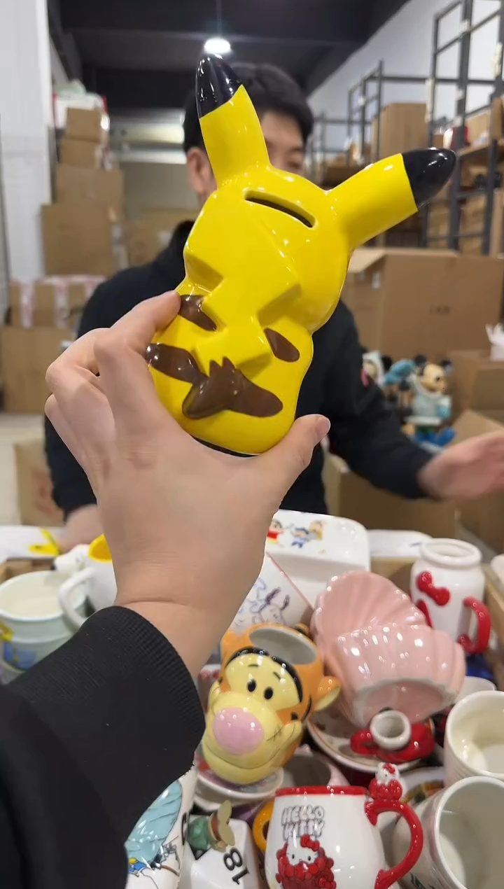 瓷片小号皮卡丘钱罐