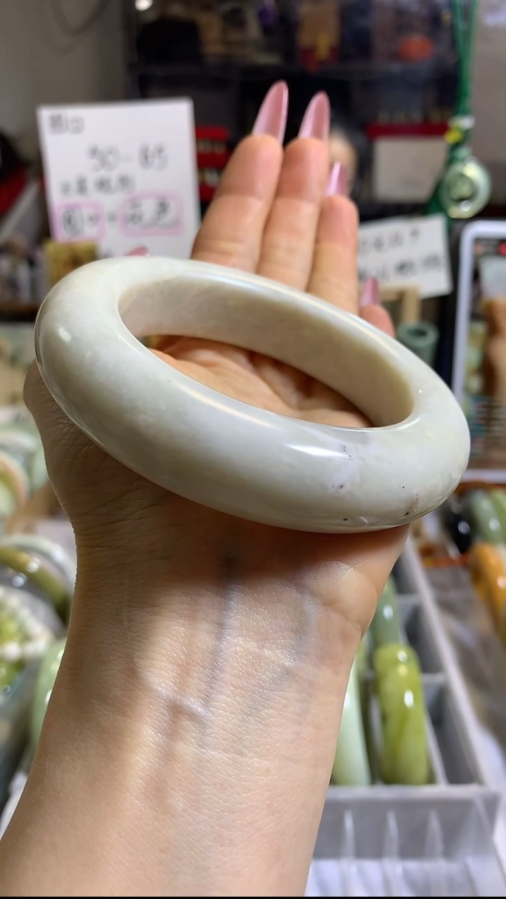 未镶嵌岫玉手镯45  60+ 包容
