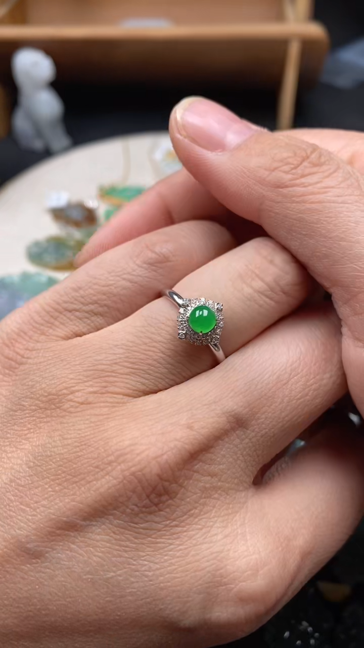 【闪购商品】翡翠颈饰18K金镶嵌翡翠净货27135