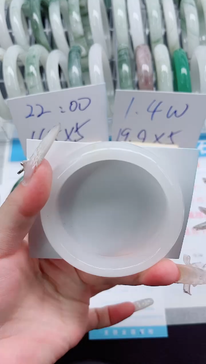【闪购商品】石英质玉手镯未镶嵌A126-59