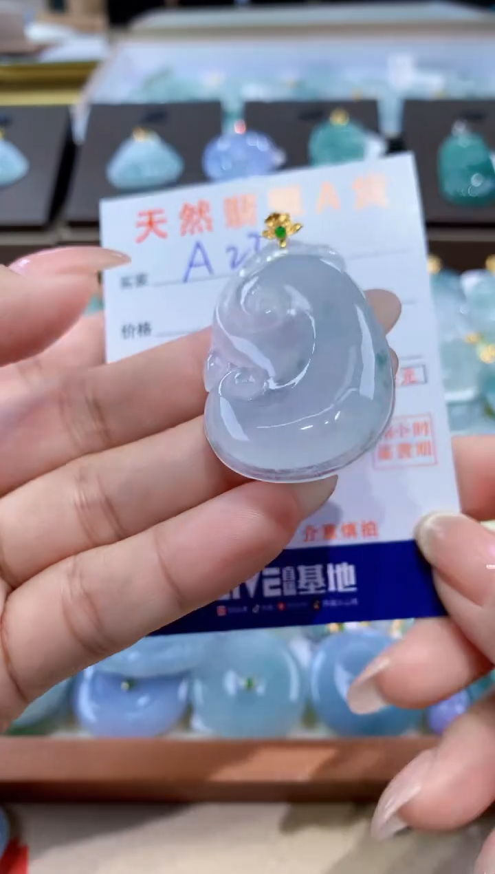 颈饰18K金镶嵌翡翠天然缅甸翡翠A货挂件 