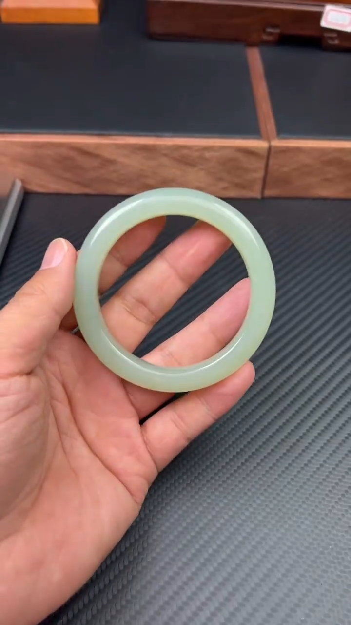 【闪购商品】和田玉手镯未镶嵌且末微色差近矿57