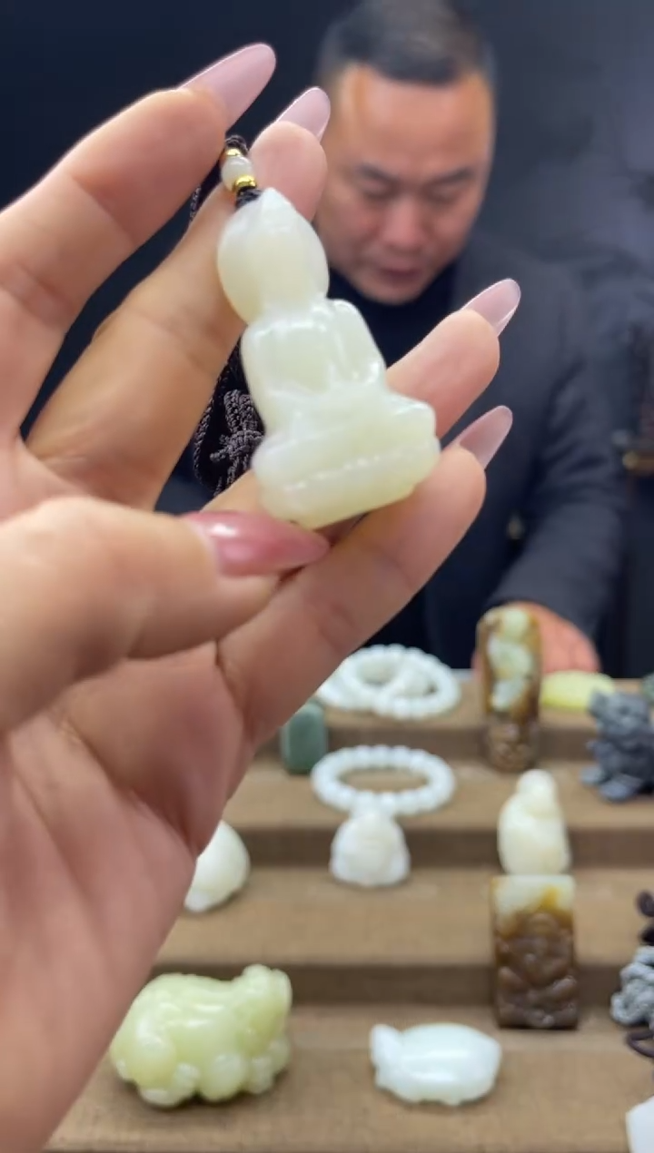 颈饰未镶嵌和田玉1