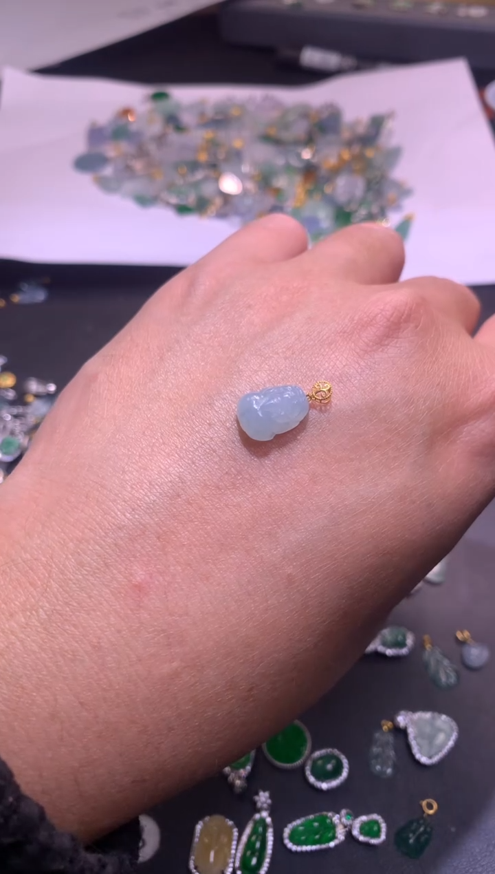 【闪购商品】翡翠吊坠(不含链)18K金镶嵌1