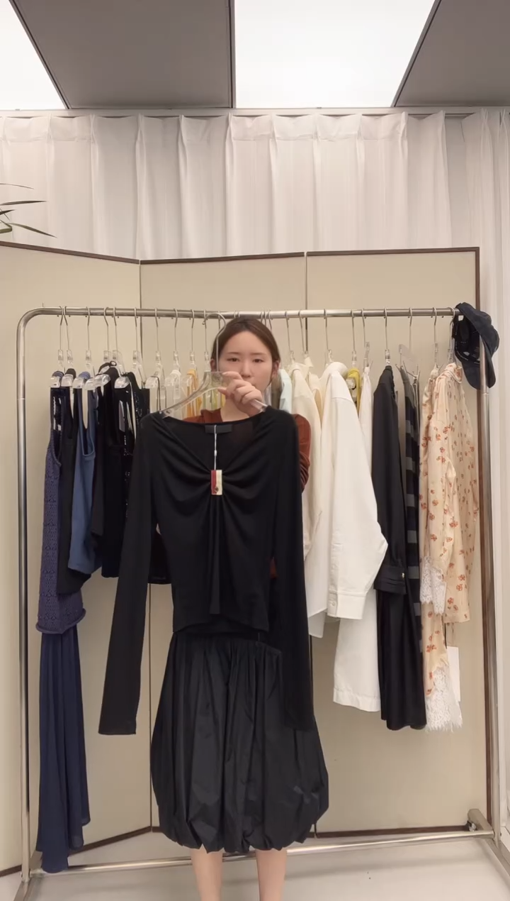 UHOOWU 25款 黑色长袖V领T   已开价