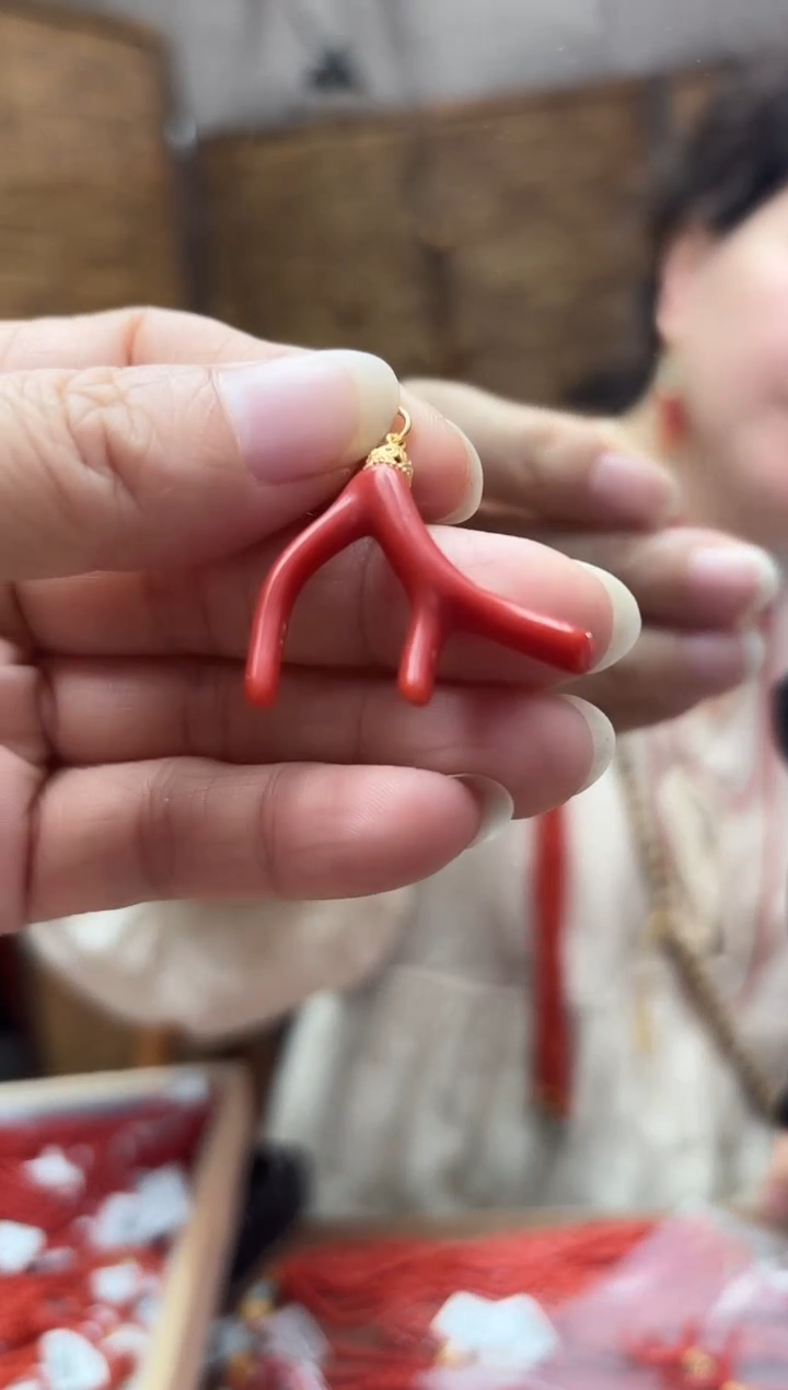 蜜蜡颈饰未镶嵌一物一图  树杈