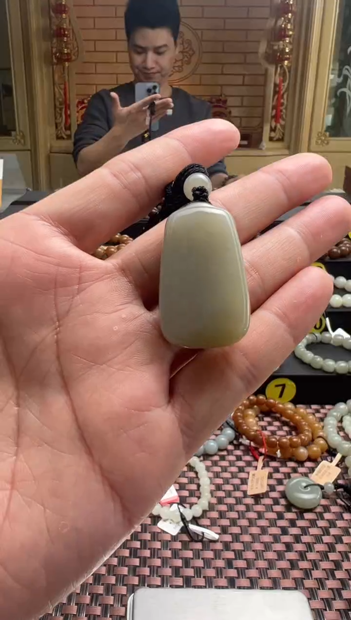 【闪购商品】和田玉吊坠(赠链)未镶嵌且末料青白玉无事牌