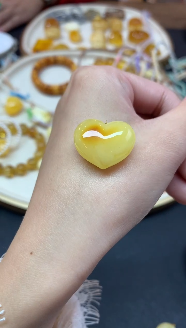 【闪购商品】蜜蜡裸石18K金镶嵌吊坠A208|999