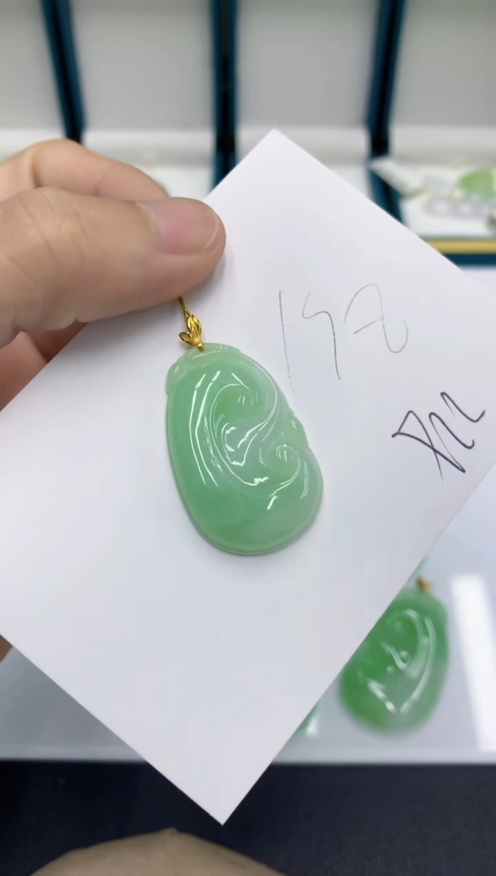 颈饰18K金镶嵌翡翠翡翠