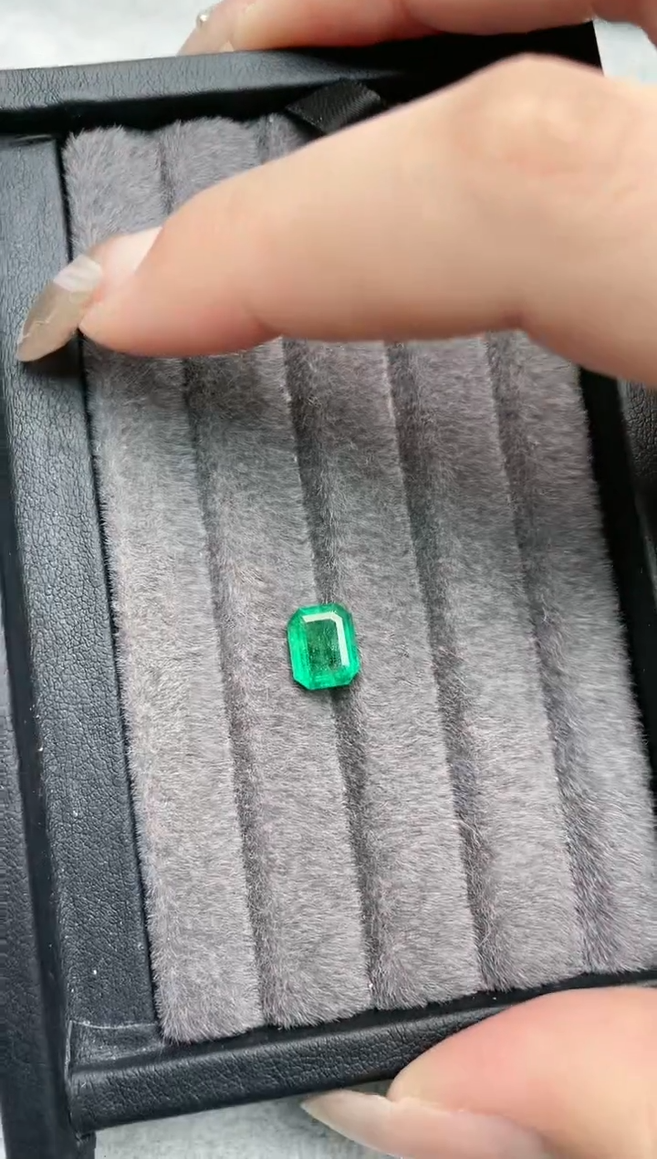 【闪购商品】祖母绿裸石未镶嵌2.18CT