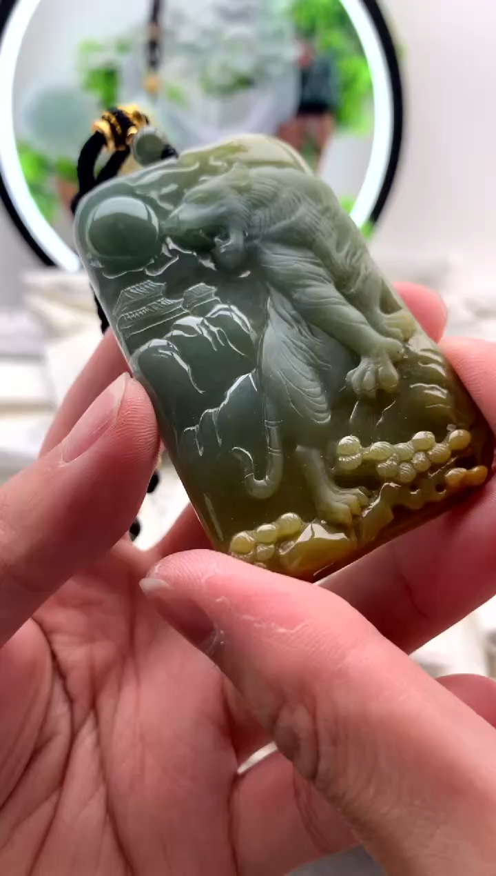 【闪购商品】翡翠颈饰未镶嵌虎牌