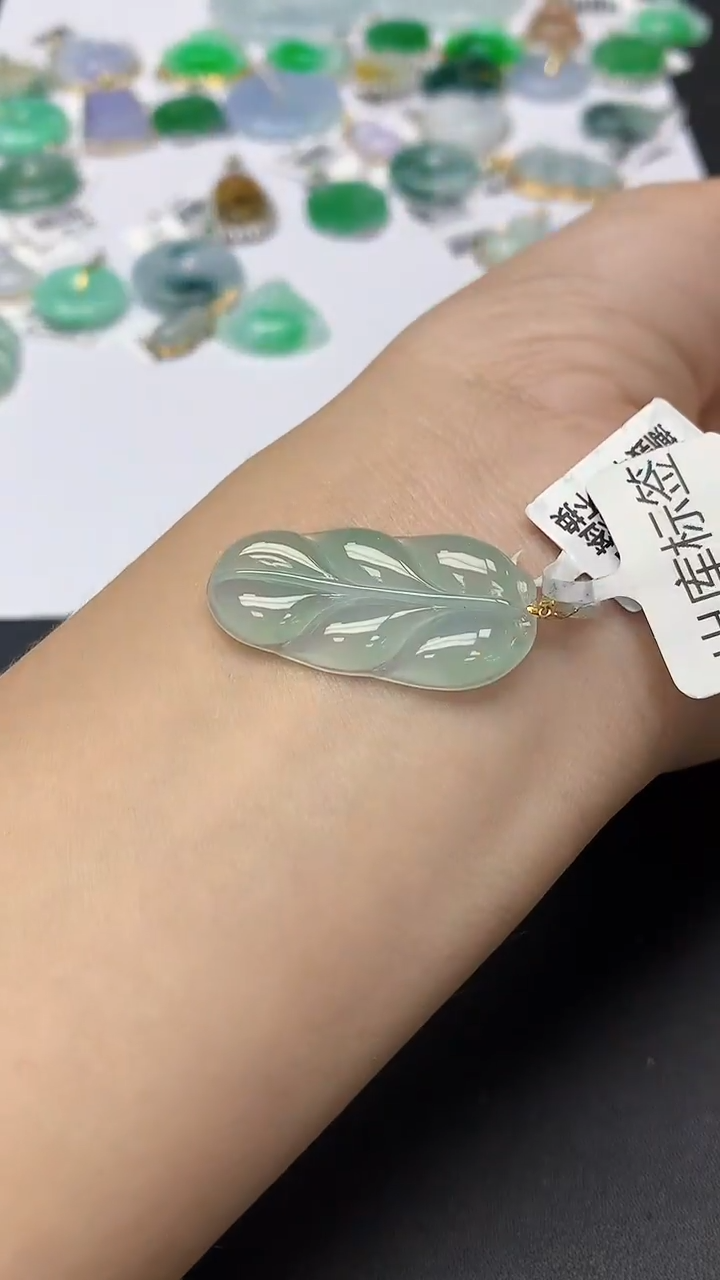 翡翠18K金镶嵌颈饰天然缅甸a货翡翠