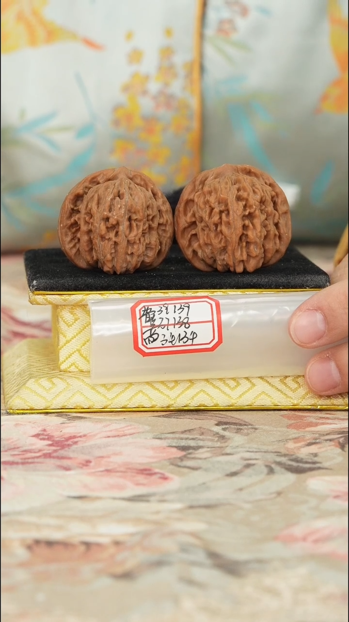 【闪购商品】文玩核桃把件一代楼