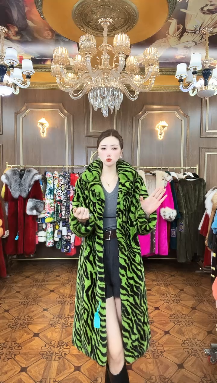 新款时尚整貂大衣