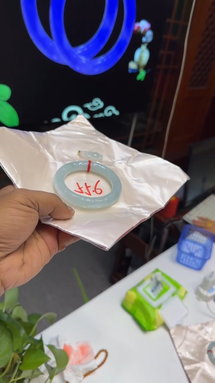 翡翠手镯未镶嵌手镯