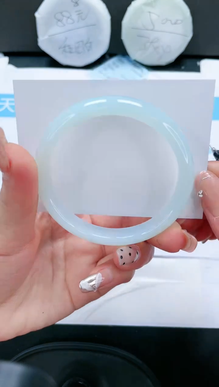 【闪购商品】石英质玉手镯未镶嵌95-59.1